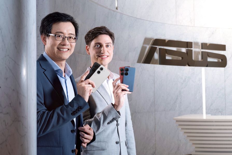 S.Y. Hsu and Sascha Krohn Presents Zenfone 9 Virtual Launch Event